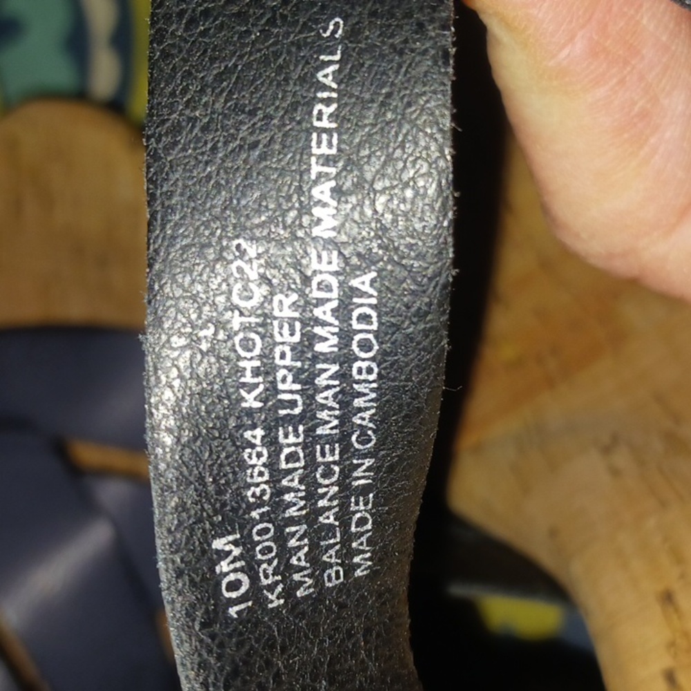 Korks Block Heel Sandals - Picture 9 of 9